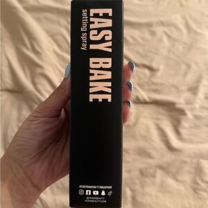 HUDA BEAUTY Easy Bake Setting Spray